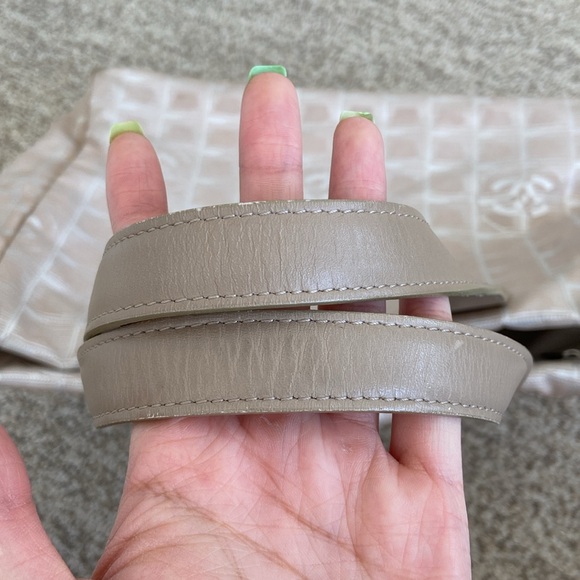 Chanel Beige Travel Line Tote - Picture 4 of 12